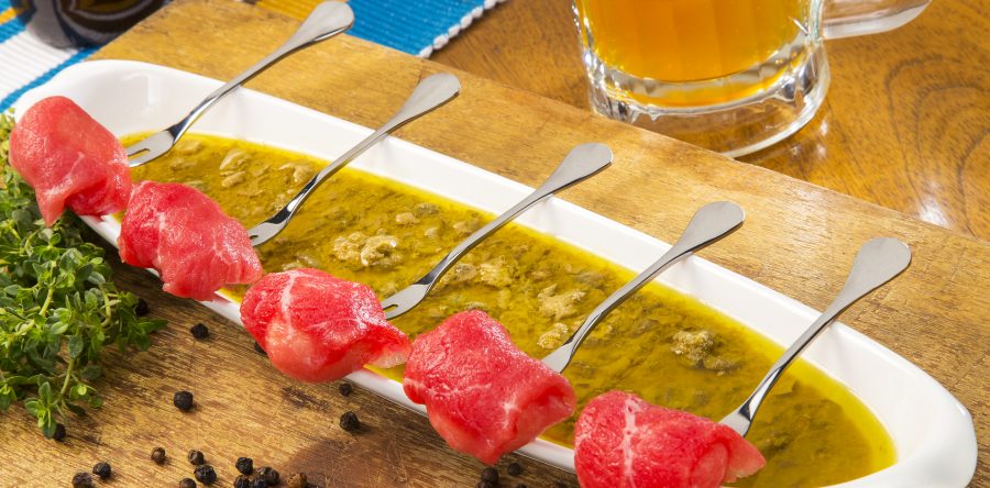 Carpaccio recheado com muçarela de búfala com molho especial para carpaccio